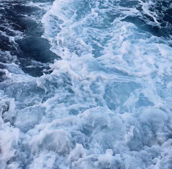 Rough waves along the coast of Isla Mujeres